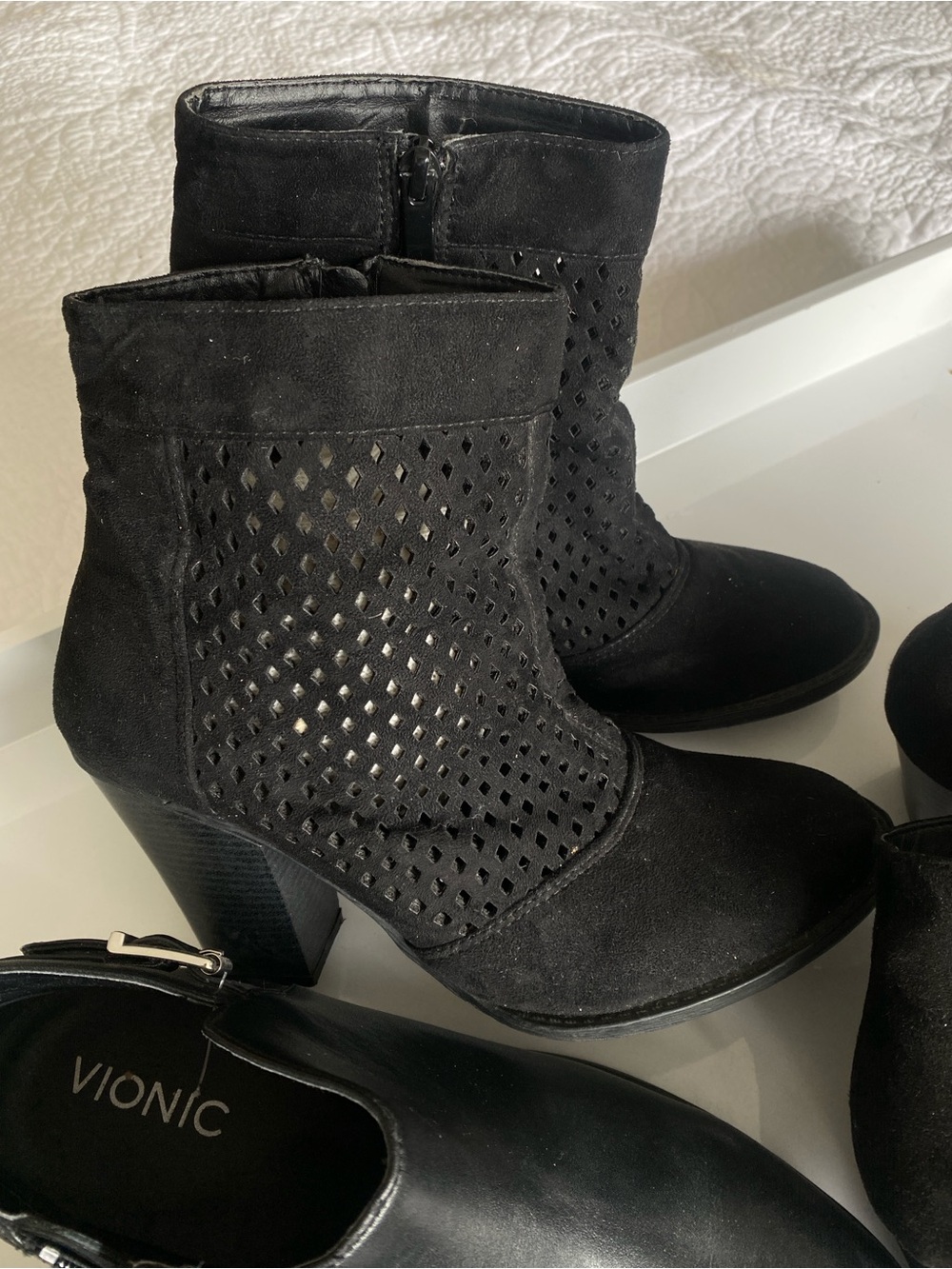 Vince Camuto Black Suede Ankle Booties Women’s Size 8.5 Pointed Toe 3 pair
Vinc - Picture 6 of 8